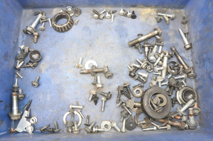 photo de SAC VISSERIE VIS SUZUKI SIXTEEN 125 (2008 - 2010) - Vue principale