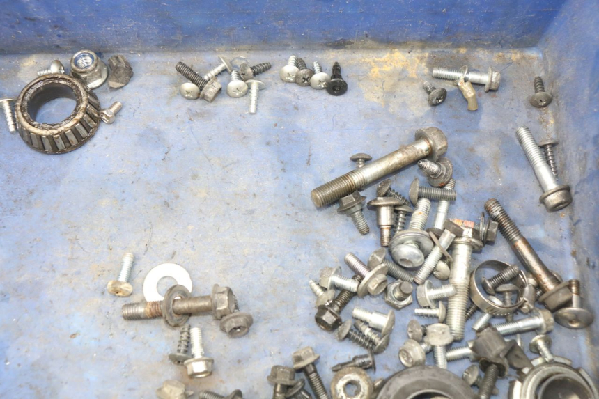 photo de SAC VISSERIE VIS SUZUKI SIXTEEN 125 (2008 - 2010) - Autre angle de vue