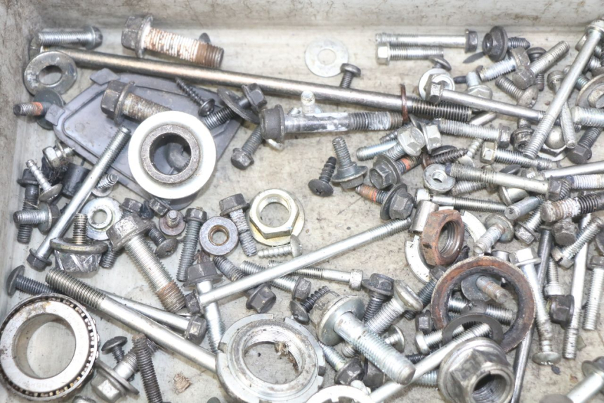 photo de SAC VISSERIE VIS SUZUKI SIXTEEN 125 (2008 - 2010) - Gros plan technique