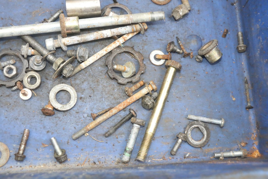 photo de SAC VISSERIE VIS PEUGEOT SPEEDFIGHT LC 50 (1996 - 2002) - Autre angle de vue