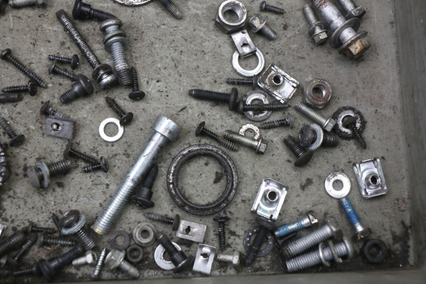 photo de SAC VISSERIE VIS APRILIA SR 2T 50 (2018 - 2022) - Gros plan technique