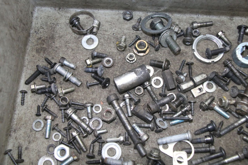 photo de SAC VISSERIE VIS APRILIA SR 2T 50 (2018 - 2022) - Détail de la pièce