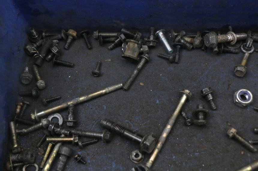 photo de SAC VISSERIE VIS PEUGEOT STREETZONE 2T 50 (2014 - 2019) - Détail de la pièce