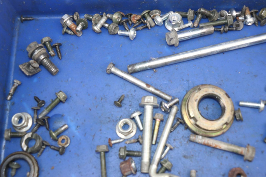 photo de SAC VISSERIE VIS PEUGEOT SUM UP 125 (2008 - 2013) - Autre angle de vue