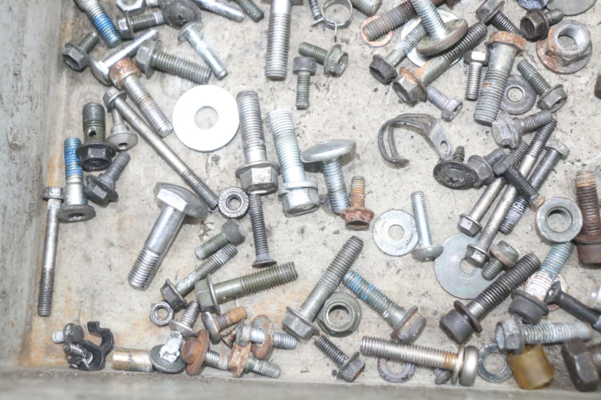 photo de SAC VISSERIE VIS SUZUKI GS F 500 (2004 - 2007) - Autre angle de vue