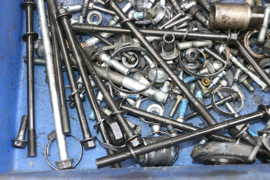 photo de SAC VISSERIE VIS SUZUKI GSX F GSXF 650 (2007 - 2015) - Zoom état d’usage