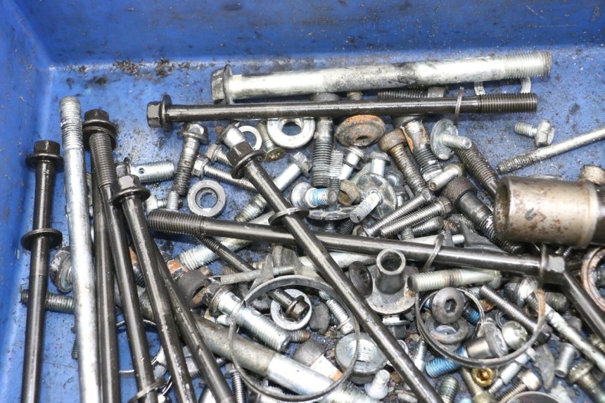 photo de SAC VISSERIE VIS SUZUKI GSX F GSXF 650 (2007 - 2015) - Autre angle de vue