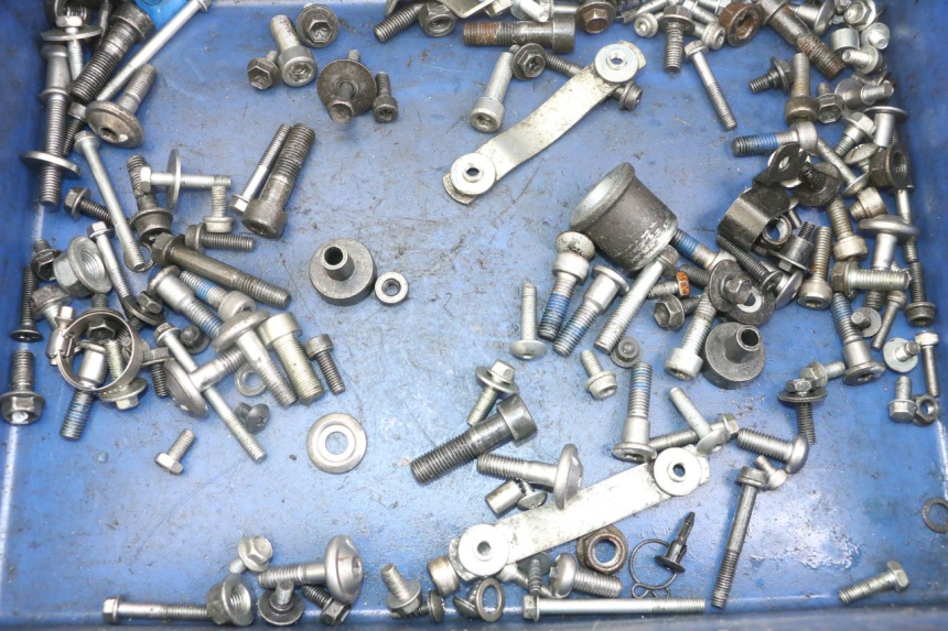 photo de SAC VISSERIE VIS SUZUKI GSX F GSXF 650 (2007 - 2015) - Zoom état d’usage