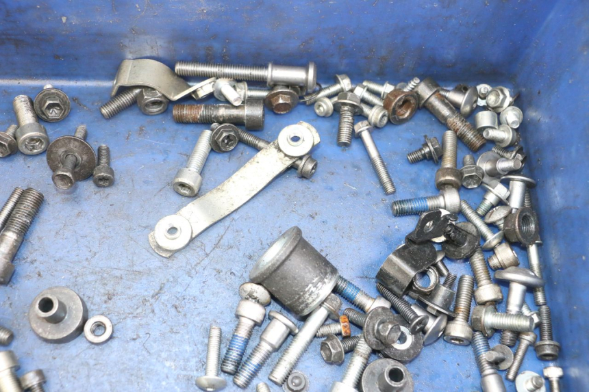 photo de SAC VISSERIE VIS SUZUKI GSX F GSXF 650 (2007 - 2015) - Autre angle de vue