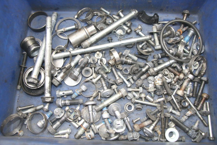 photo de SAC VISSERIE VIS SUZUKI GSX F GSXF 650 (2007 - 2015) - Vue principale