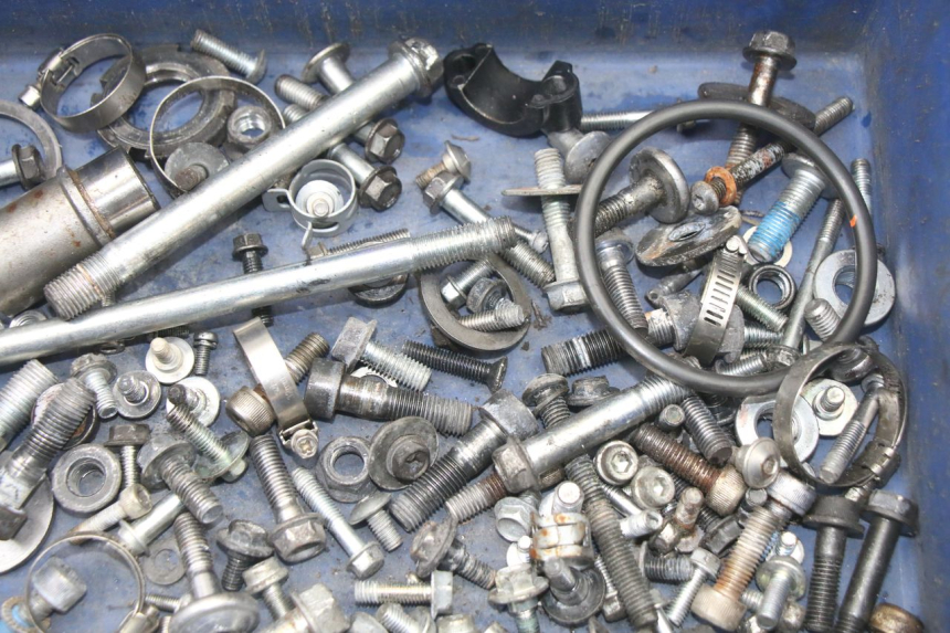 photo de SAC VISSERIE VIS SUZUKI GSX F GSXF 650 (2007 - 2015) - Zoom état d’usage