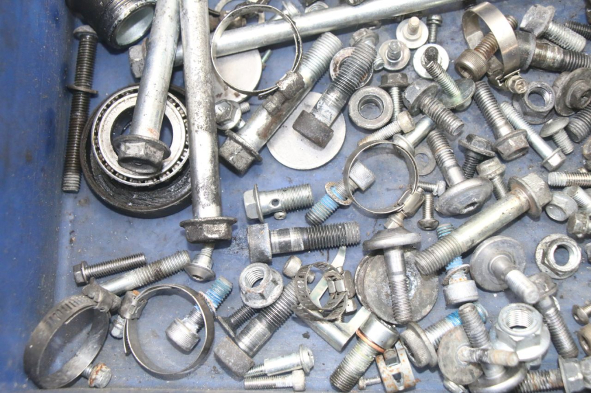 photo de SAC VISSERIE VIS SUZUKI GSX F GSXF 650 (2007 - 2015) - Autre angle de vue