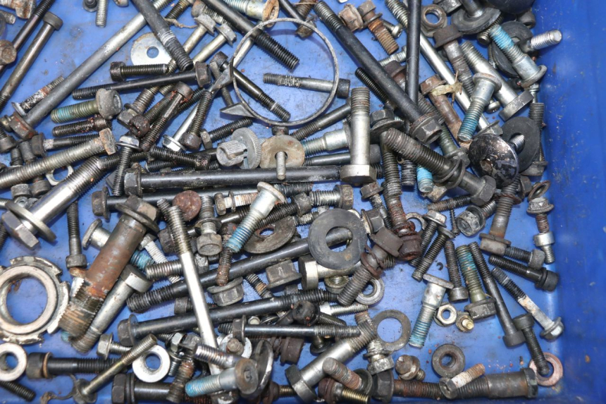 photo de SAC VISSERIE VIS SUZUKI GSXF GSX F 600 (1988 - 1997) - Zoom état d’usage