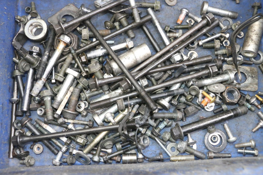 photo de SAC VISSERIE VIS SUZUKI SV S 650 (1999 - 2002) - Détail de la pièce