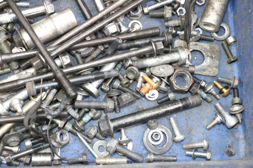 photo de SAC VISSERIE VIS SUZUKI SV S 650 (1999 - 2002) - Zoom état d’usage