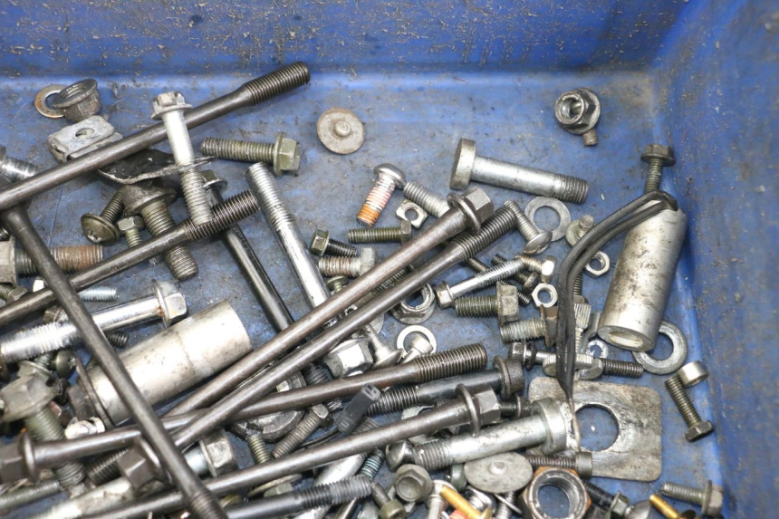 photo de SAC VISSERIE VIS SUZUKI SV S 650 (1999 - 2002) - Autre angle de vue