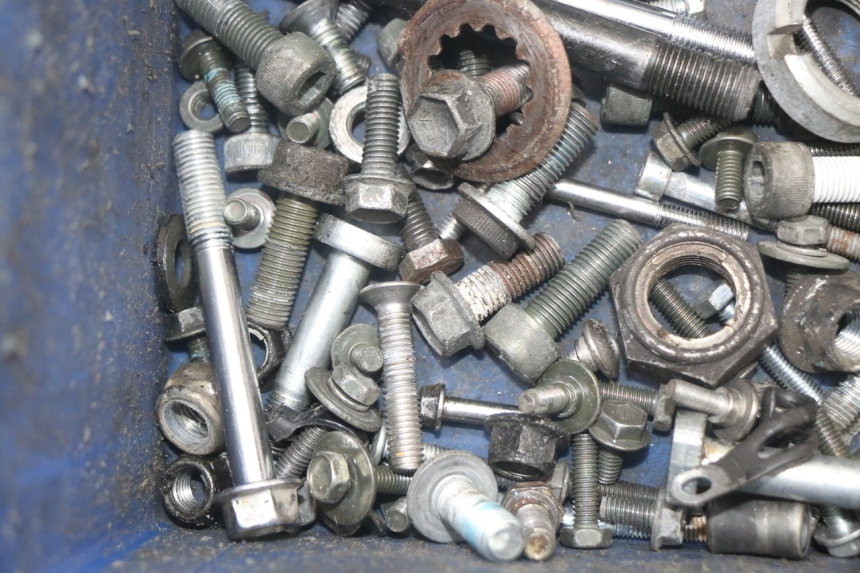 photo de SAC VISSERIE VIS SUZUKI SV N 650 (1999 - 2002) - Autre angle de vue