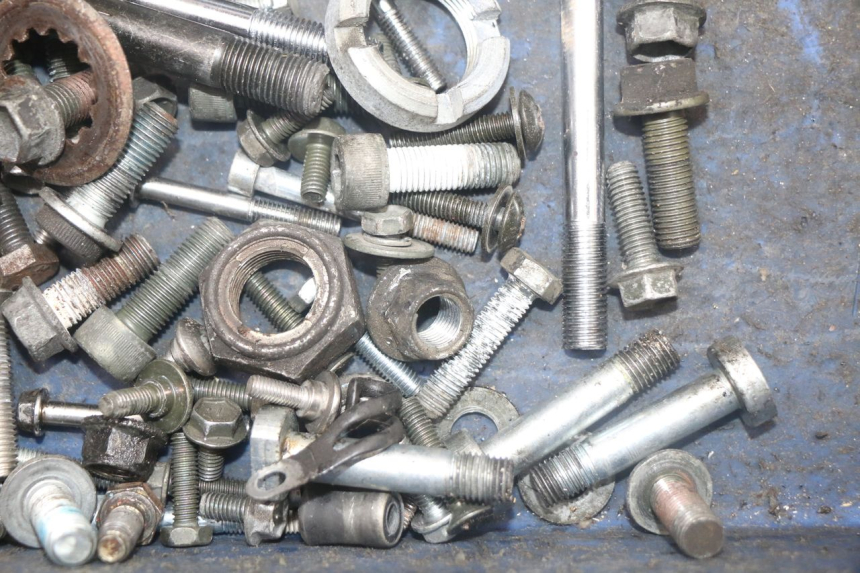 photo de SAC VISSERIE VIS SUZUKI SV N 650 (1999 - 2002) - Gros plan technique