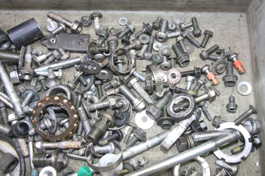 photo de SAC VISSERIE VIS SUZUKI SV S 650 (2003 - 2009) - Zoom état d’usage