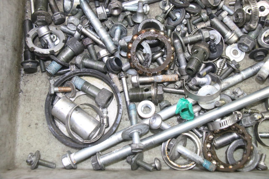 photo de SAC VISSERIE VIS SUZUKI SV S 650 (2003 - 2009) - Autre angle de vue