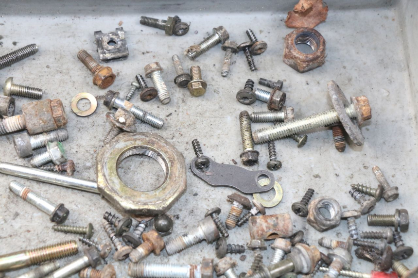 photo de SAC VISSERIE VIS PEUGEOT SV 80 (1993 - 1997) - Autre angle de vue