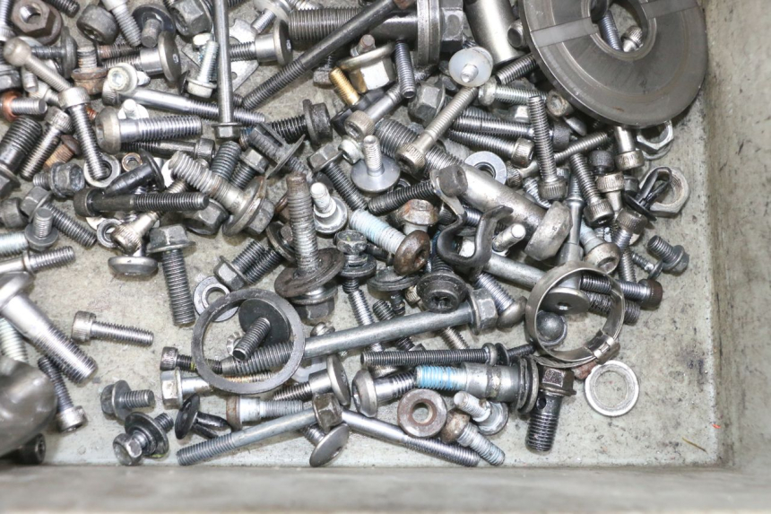 photo de SAC VISSERIE VIS YAMAHA TDM ABS 900 (2002 - 2014) - Gros plan technique