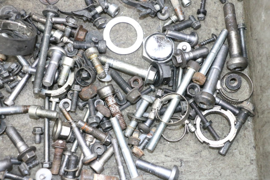 photo de SAC VISSERIE VIS YAMAHA TDM ABS 900 (2002 - 2014) - Gros plan technique