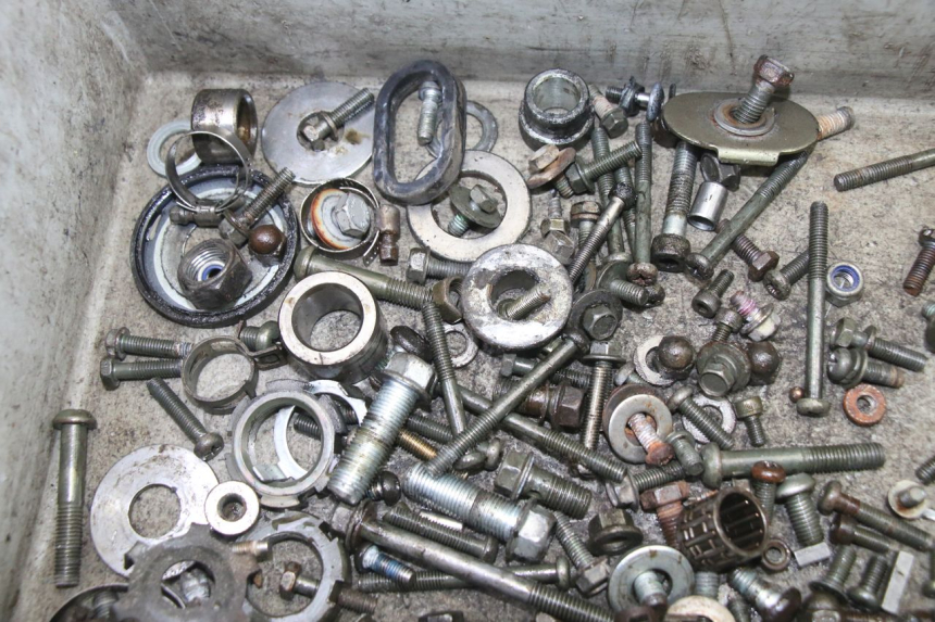 photo de SAC VISSERIE VIS YAMAHA TDR DELTABOX 125 (1997 - 2003) - Détail de la pièce