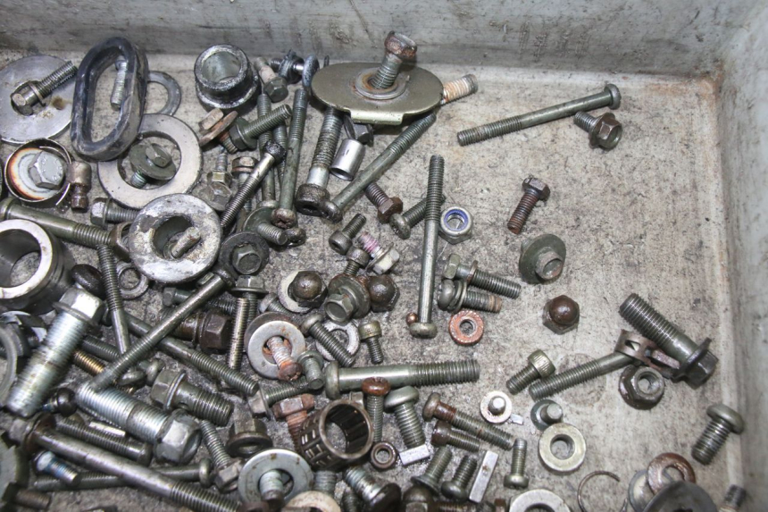 photo de SAC VISSERIE VIS YAMAHA TDR DELTABOX 125 (1997 - 2003) - Zoom état d’usage