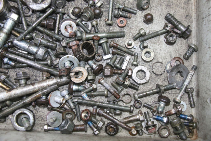 photo de SAC VISSERIE VIS YAMAHA TDR DELTABOX 125 (1997 - 2003) - Gros plan technique