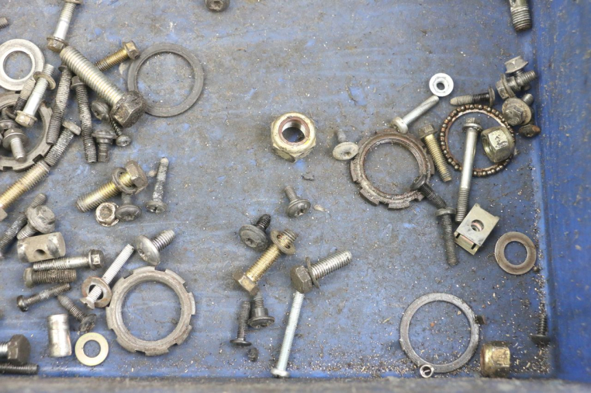 photo de SAC VISSERIE VIS PEUGEOT TKR TREKKER FURIOUS 50 (2005 - 2014) - Zoom état d’usage