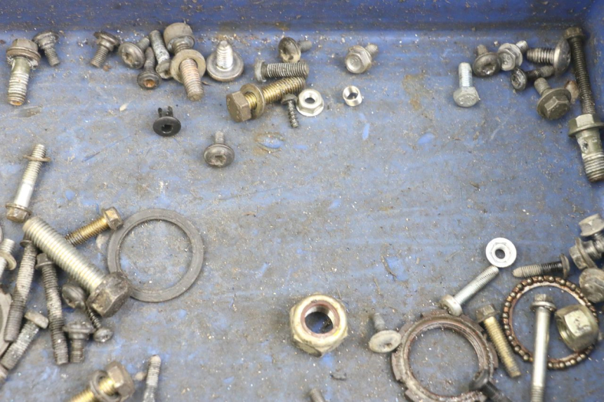 photo de SAC VISSERIE VIS PEUGEOT TKR TREKKER FURIOUS 50 (2005 - 2014) - Autre angle de vue