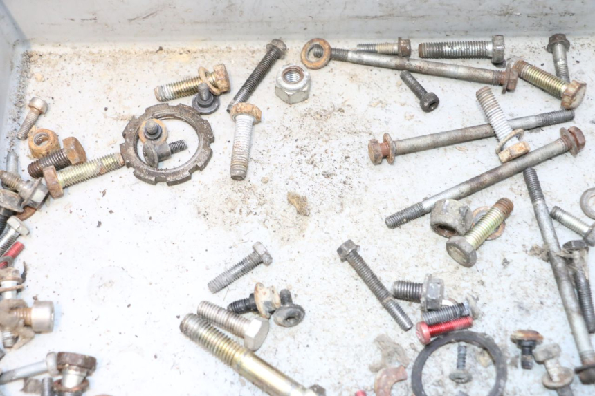 photo de SAC VISSERIE VIS PEUGEOT TKR TREKKER FURIOUS 50 (2005 - 2014) - Gros plan technique