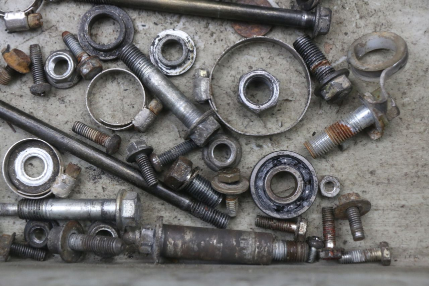 photo de SAC VISSERIE VIS SUZUKI TS X 80 (1984 - 1988) - Gros plan technique