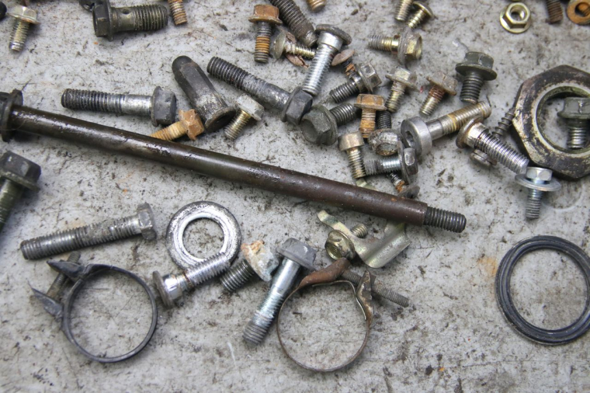 photo de SAC VISSERIE VIS PEUGEOT TWEET 4T 50 (2010 - 2014) - Zoom état d’usage