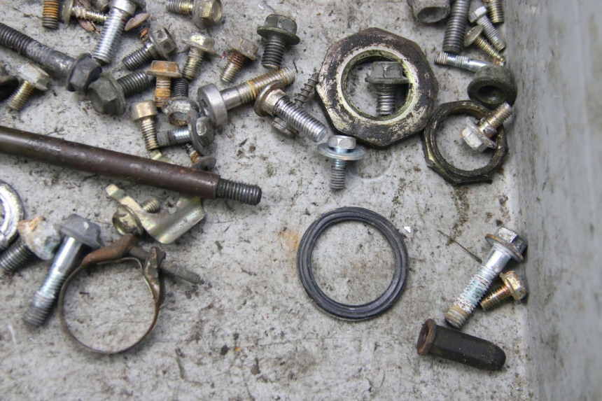 photo de SAC VISSERIE VIS PEUGEOT TWEET 4T 50 (2010 - 2014) - Autre angle de vue