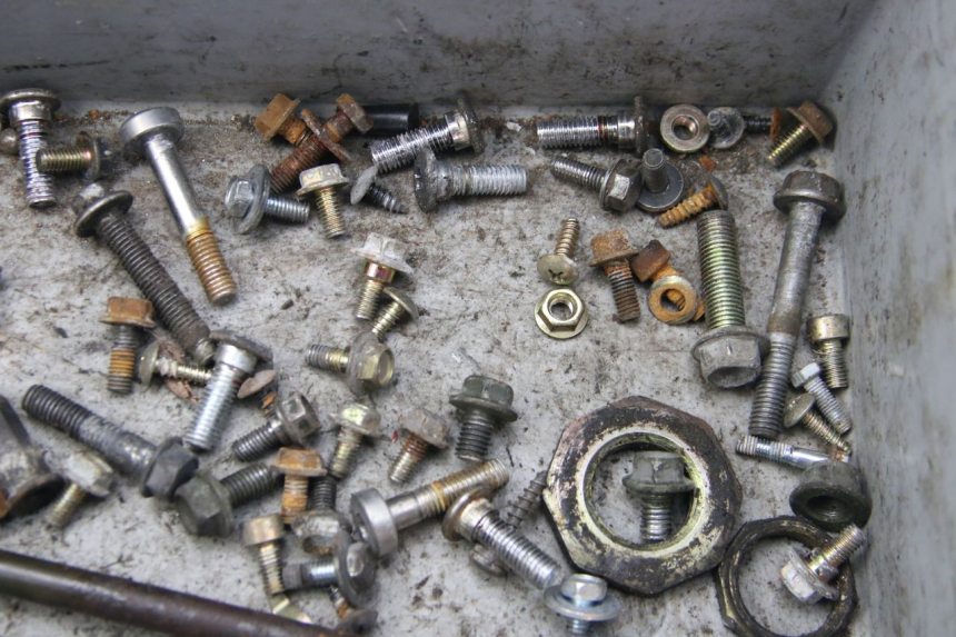 photo de SAC VISSERIE VIS PEUGEOT TWEET 4T 50 (2010 - 2014) - Gros plan technique