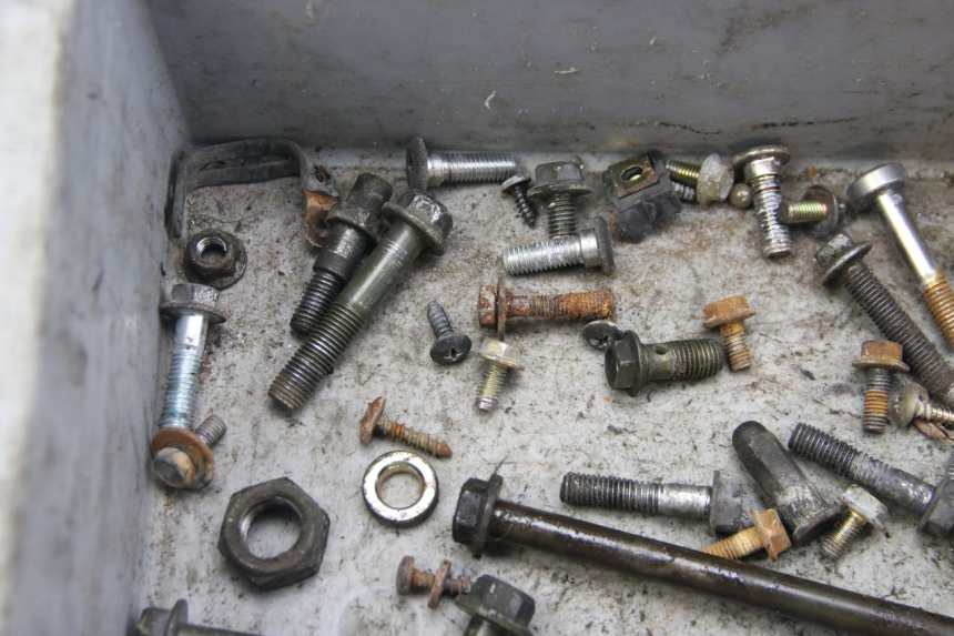 photo de SAC VISSERIE VIS PEUGEOT TWEET 4T 50 (2010 - 2014) - Points de fixation