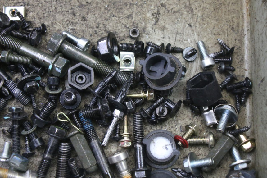 photo de SAC VISSERIE VIS PEUGEOT TWEET 4T 50 (2023 - 2025) - Zoom état d’usage