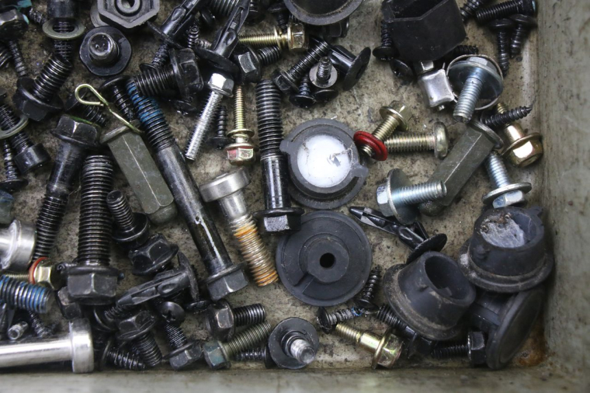 photo de SAC VISSERIE VIS PEUGEOT TWEET 4T 50 (2023 - 2025) - Gros plan technique