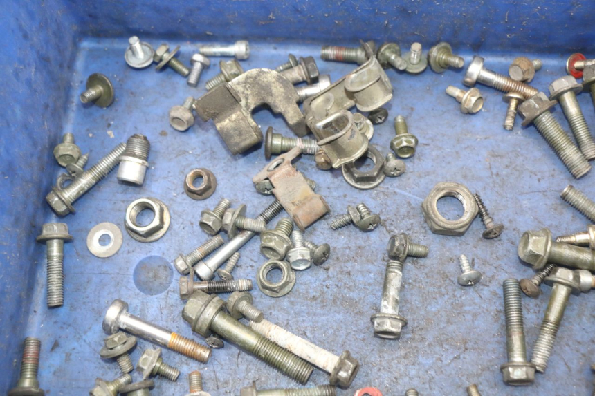 photo de SAC VISSERIE VIS PEUGEOT TWEET 125 (2018 - 2021) - Détail de la pièce