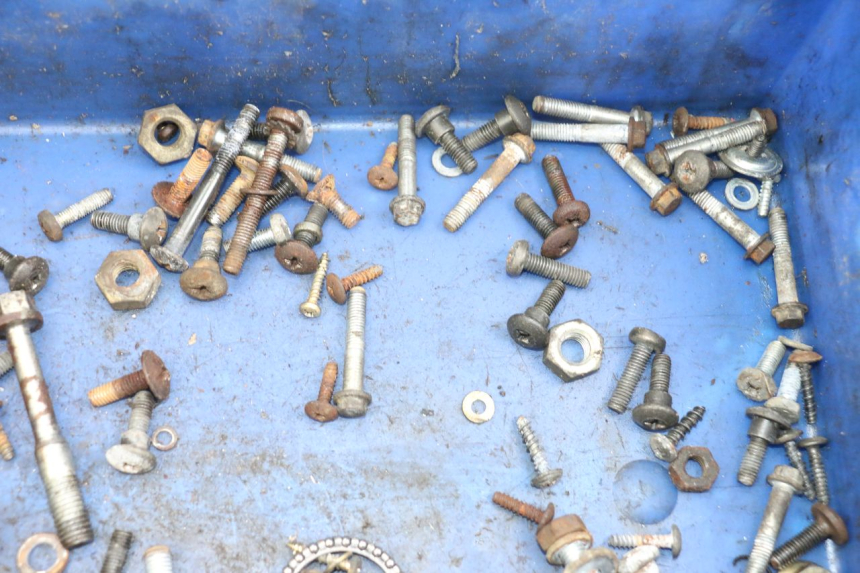 photo de SAC VISSERIE VIS PIAGGIO TYPHOON 80 (1994 - 1997) - Détail de la pièce