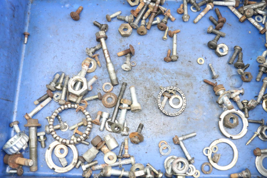 photo de SAC VISSERIE VIS PIAGGIO TYPHOON 80 (1994 - 1997) - Zoom état d’usage