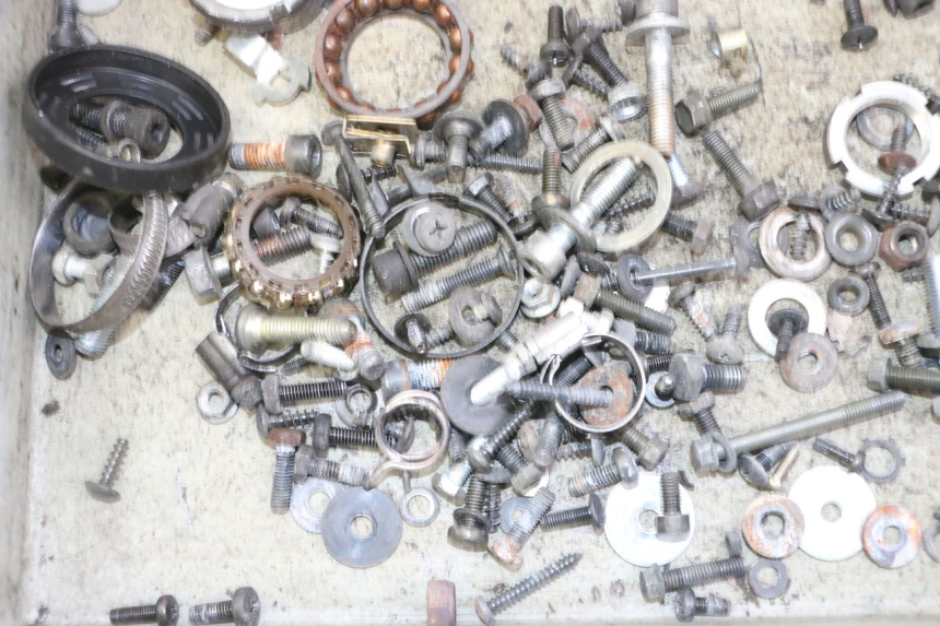 photo de SAC VISSERIE VIS SUZUKI UH BURGMAN 125 (2002 - 2006) - Zoom état d’usage