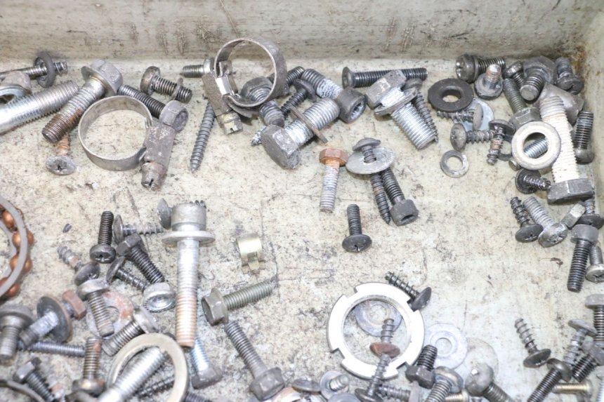 photo de SAC VISSERIE VIS SUZUKI UH BURGMAN 125 (2002 - 2006) - Autre angle de vue