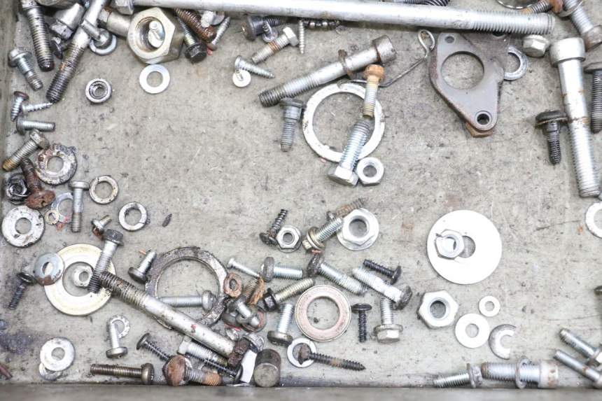 photo de SAC VISSERIE VIS PIAGGIO VESPA LX 2T 50 (2005 - 2013) - Zoom état d’usage