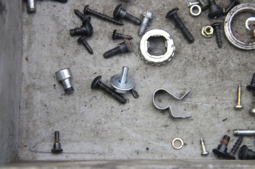 photo de SAC VISSERIE VIS PIAGGIO VESPA S 2T 50 (2007 - 2014) - Détail de la pièce