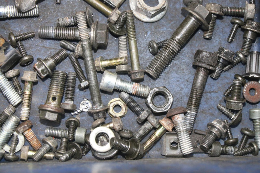 photo de SAC VISSERIE VIS PEUGEOT VIVACITY NEW 2T 50 (2008 - 2017) - Gros plan technique