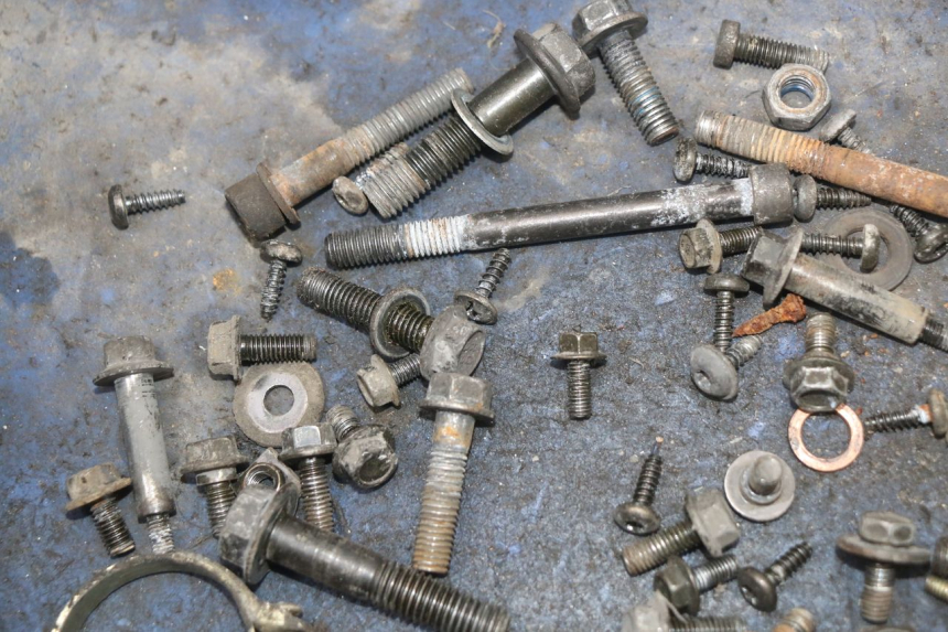 photo de SAC VISSERIE VIS PEUGEOT VIVACITY NEW 4T 50 (2008 - 2017) - Détail de la pièce