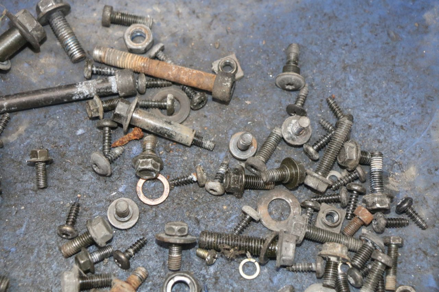 photo de SAC VISSERIE VIS PEUGEOT VIVACITY NEW 4T 50 (2008 - 2017) - Zoom état d’usage